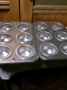 vtg Rema set of 2 insulated aluminum cupcake 6 hole 4595120